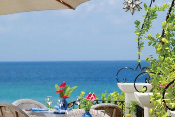 Cafe Luna Day Tables - Little Arches Adults-Only Boutique Hotel