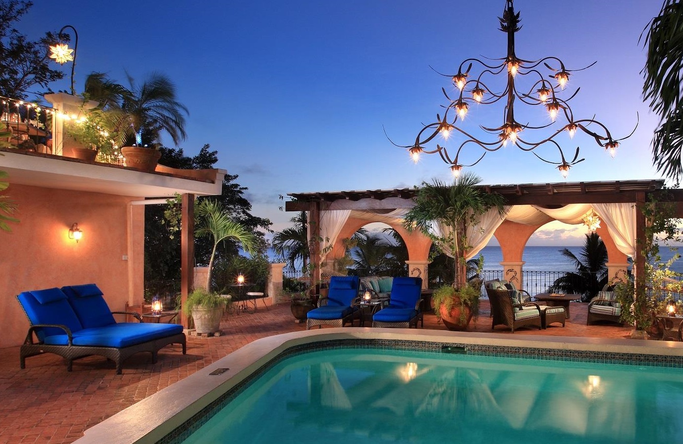 Stay-Pool-deck-and-Arches-at-Twilight150